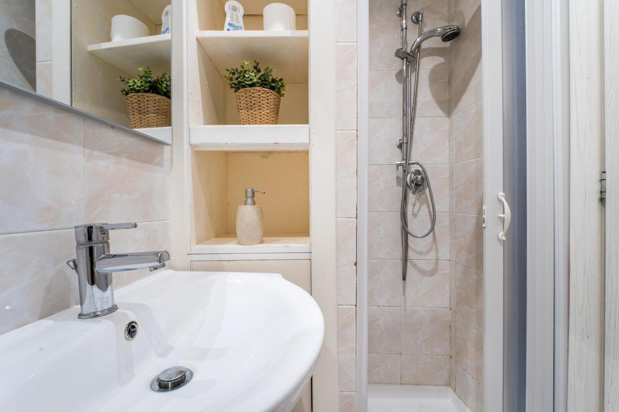 Fl Apartments Il Piccolo Borgo Di Trastevere Rome Luaran gambar
